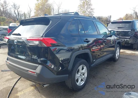 2021 Toyota Rav4 Hybrid Xle z USA, uszkodzony, nr VIN 2T3R6RFV3MW016322